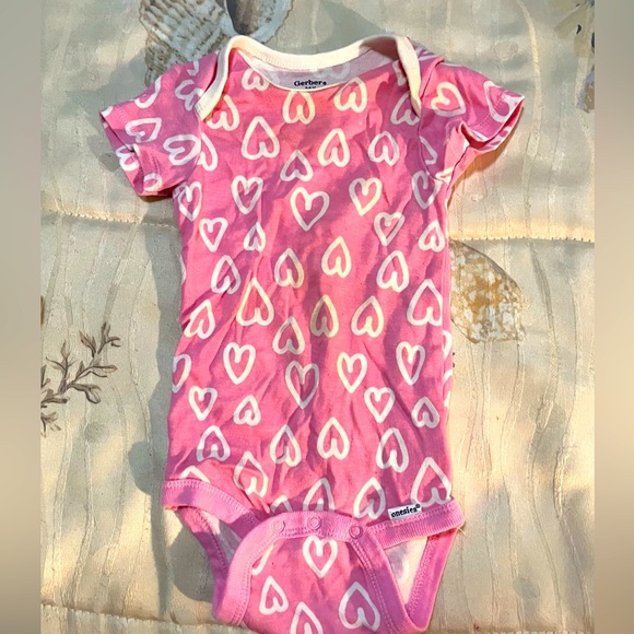 Bundle of 4 Super Sweet Infant Onesies, All New Without Tags! Size 6-9 Months - Picture 5 of 7